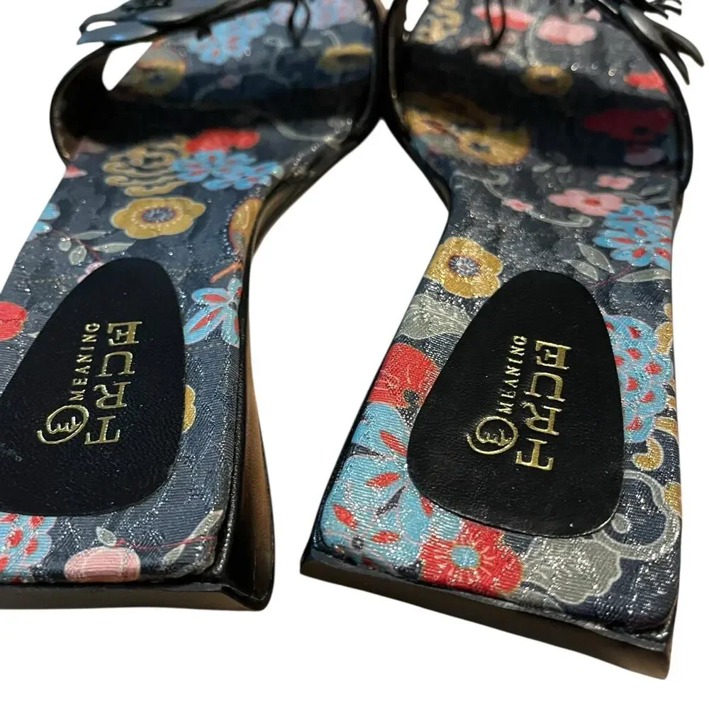 True Meaning Flip Flops Women Size 10 Floral New Black Gray Retro Chic Vibes